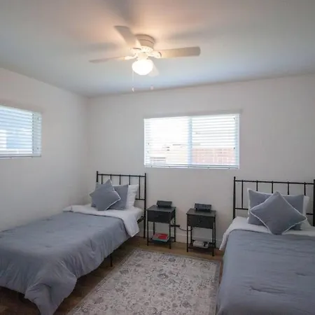 Comfortable & Modern 3Bd/2Ba Home -Pet Friendly!
